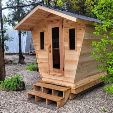 Great Canadian Saunas Birdhouse 4×6